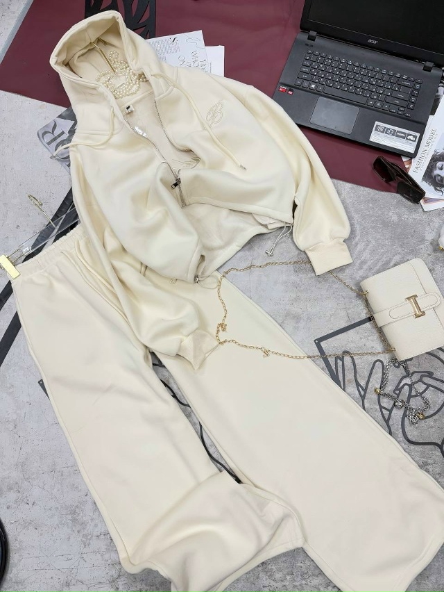 Спортивный костюм 23115340