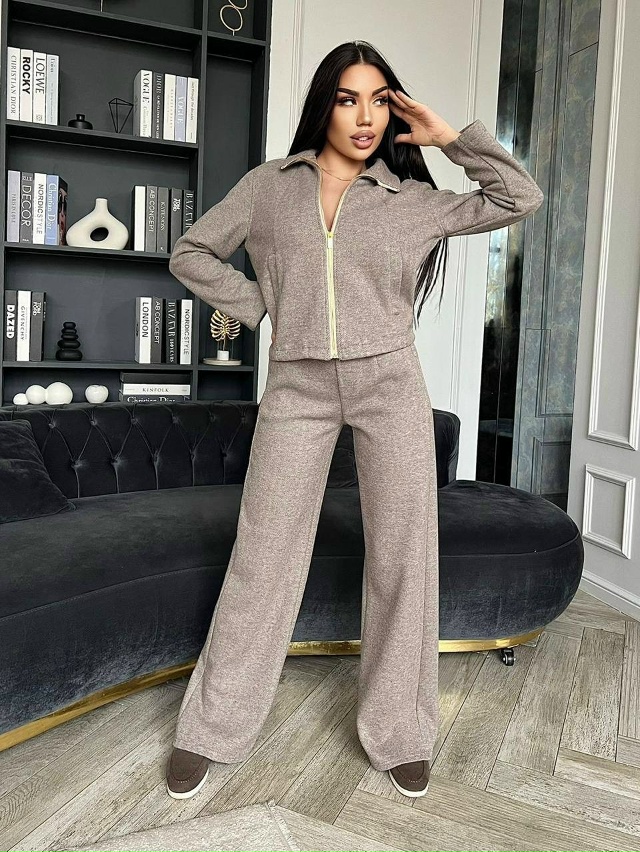 Спортивный костюм 23122692