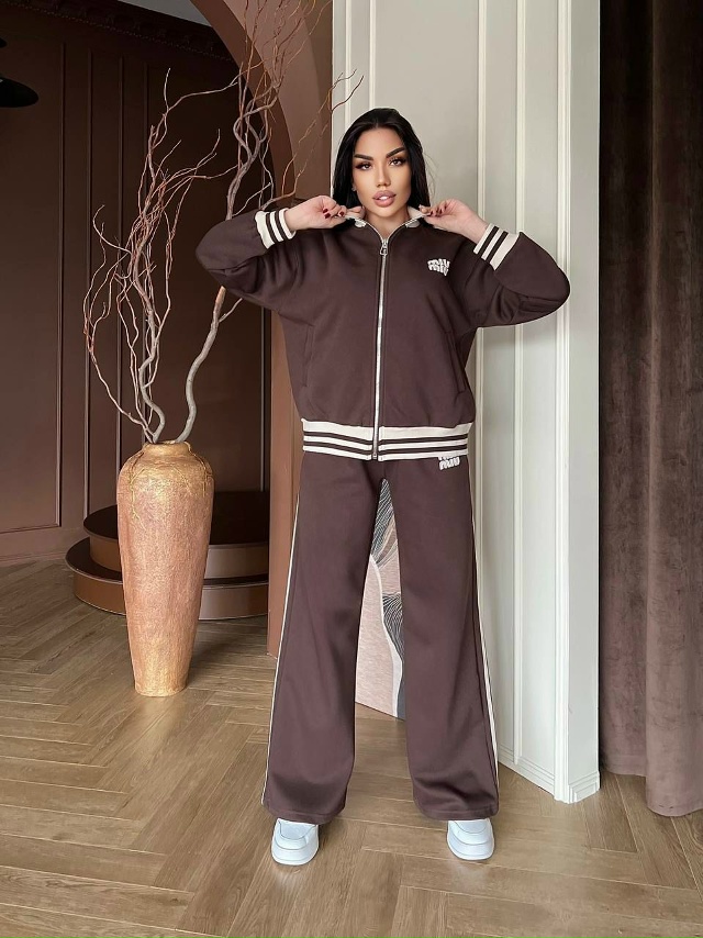 Спортивный костюм 23134561