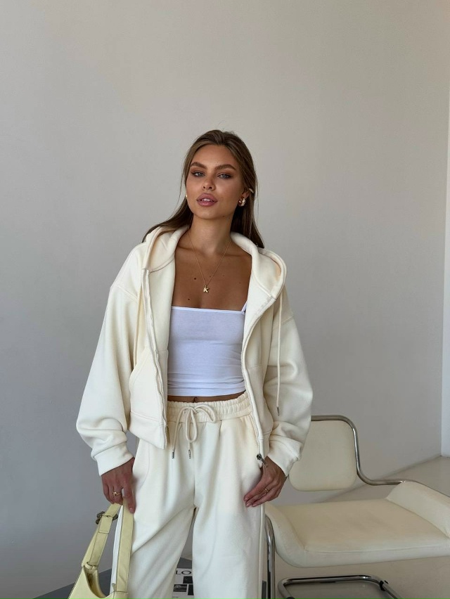 Спортивный костюм 23134823