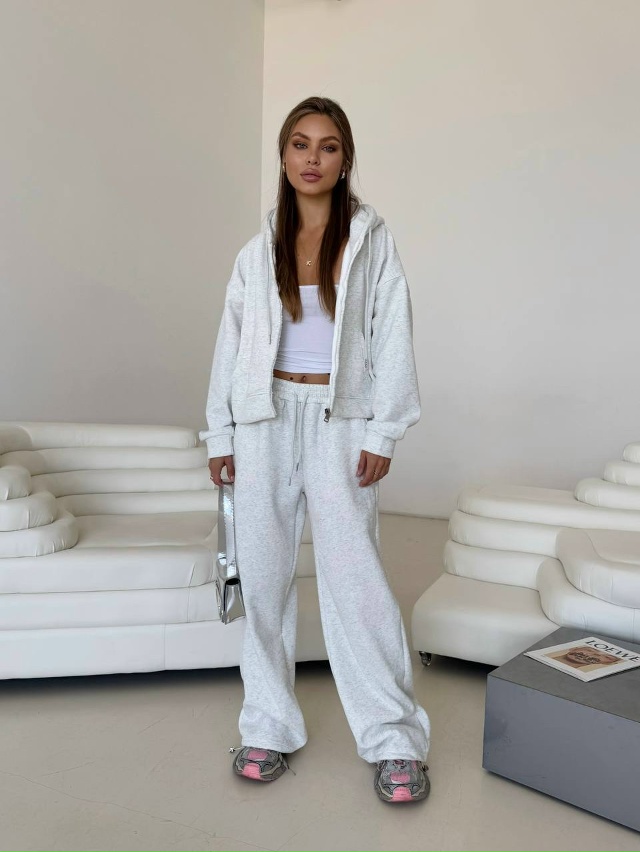 Спортивный костюм 23134824