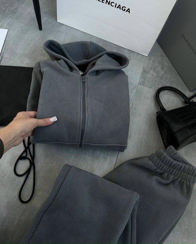 Спортивный костюм 23136681