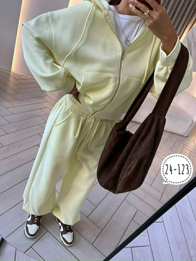 Спортивный костюм 23137828