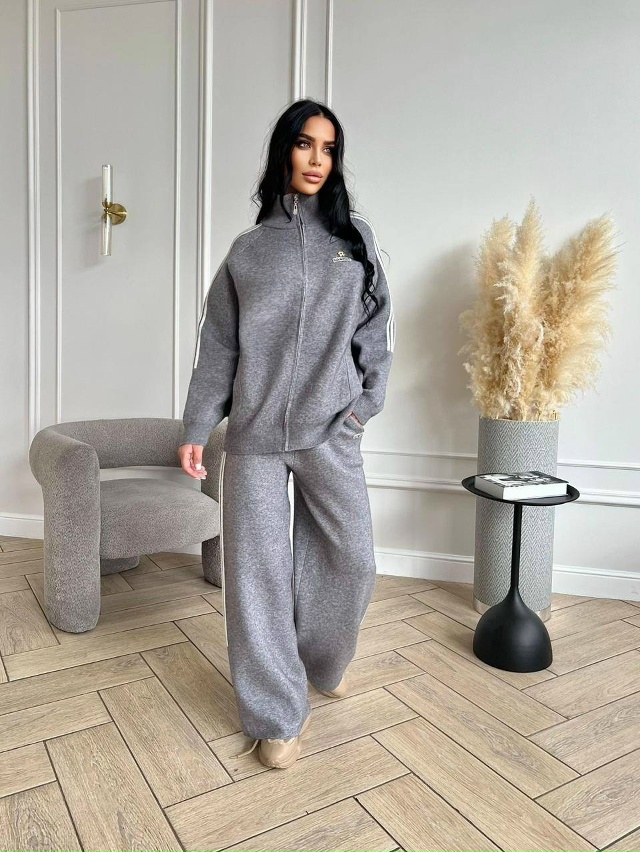 Спортивный костюм 23139435