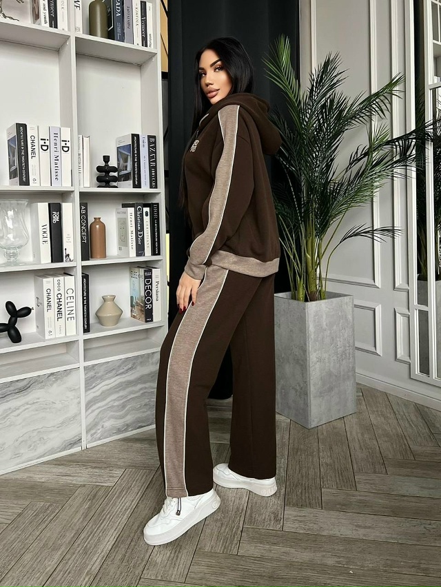 Спортивный костюм 23143217