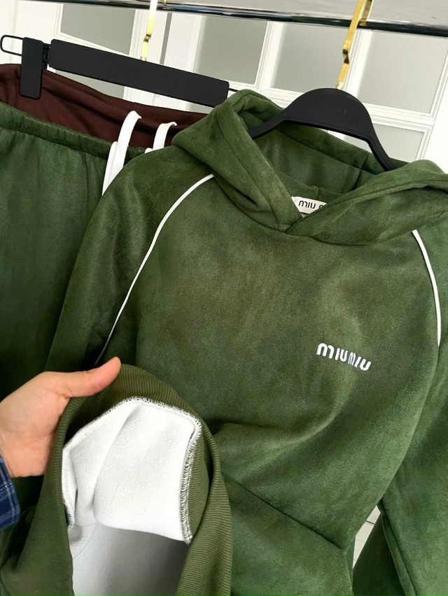 Спортивный костюм 23144292