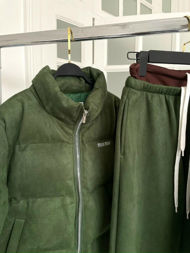 Спортивный костюм 23144292