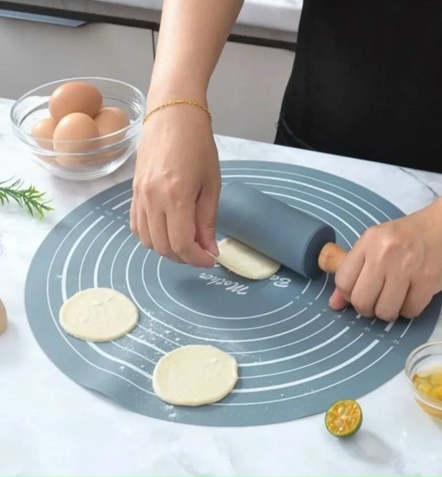 Силиконовая скалка для теста и коврик 23144324