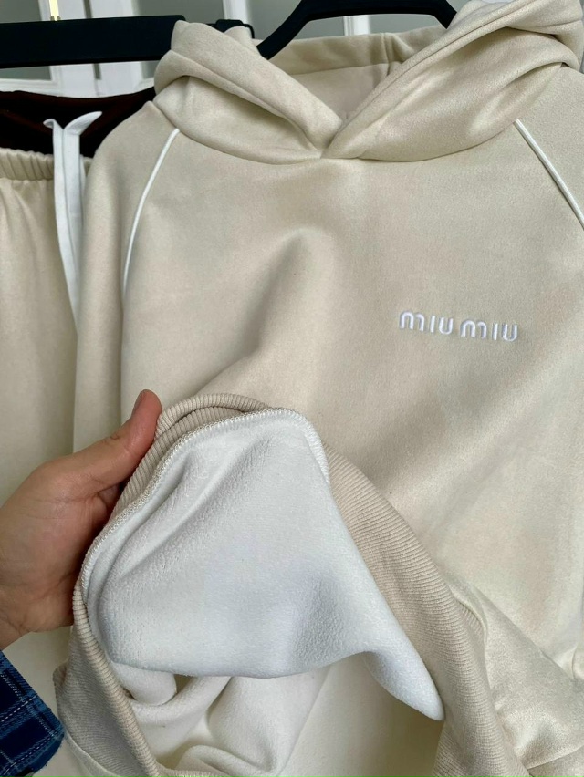 Спортивный костюм 23144293