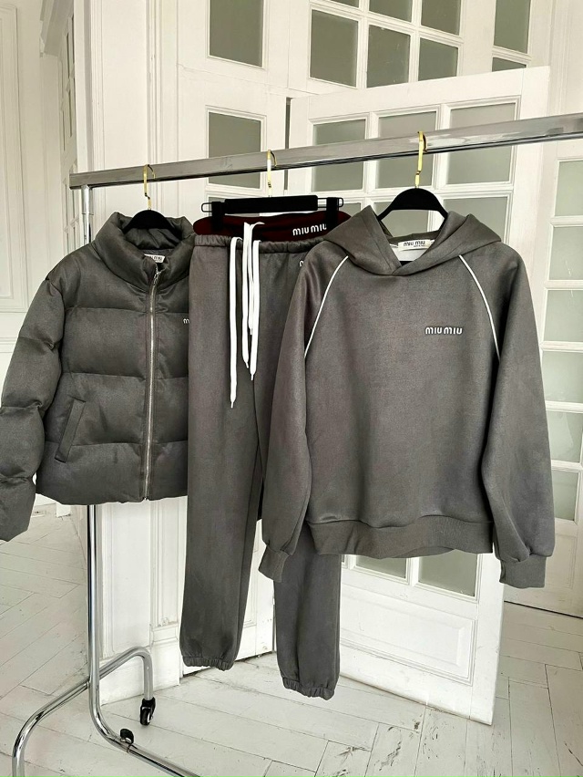 Спортивный костюм 23144294