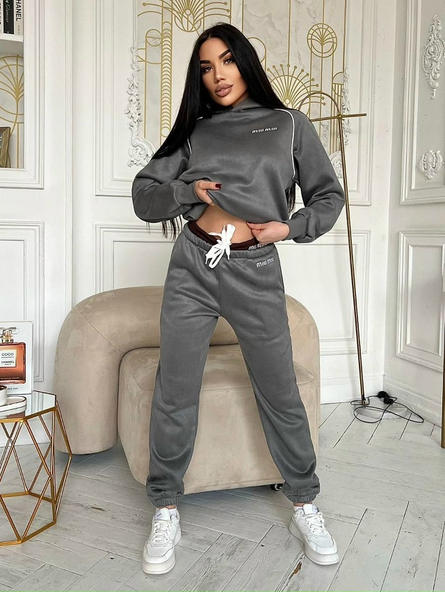 Спортивный костюм 23144294