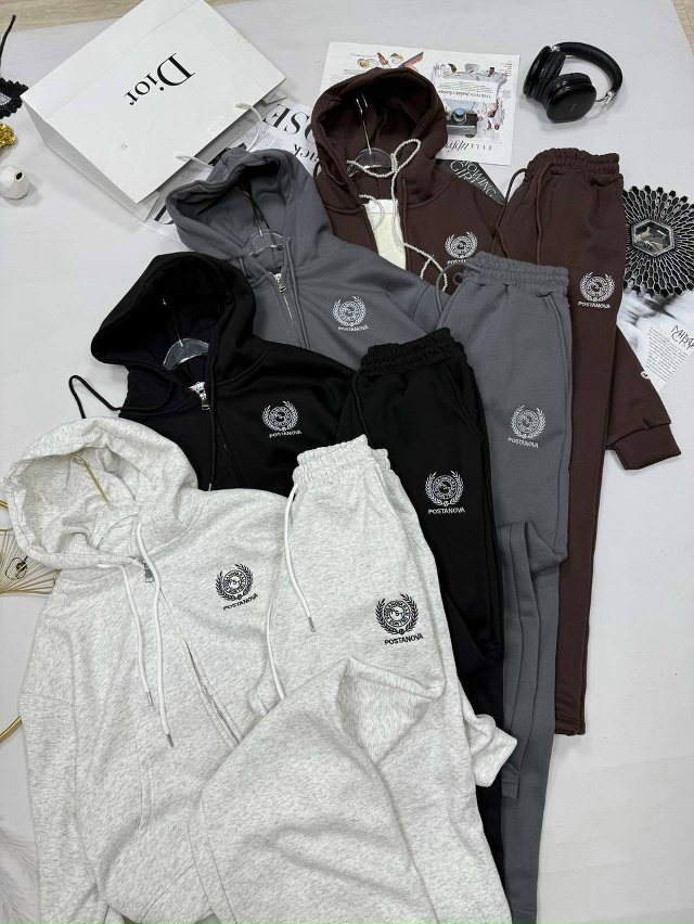 Спортивный костюм 23152681