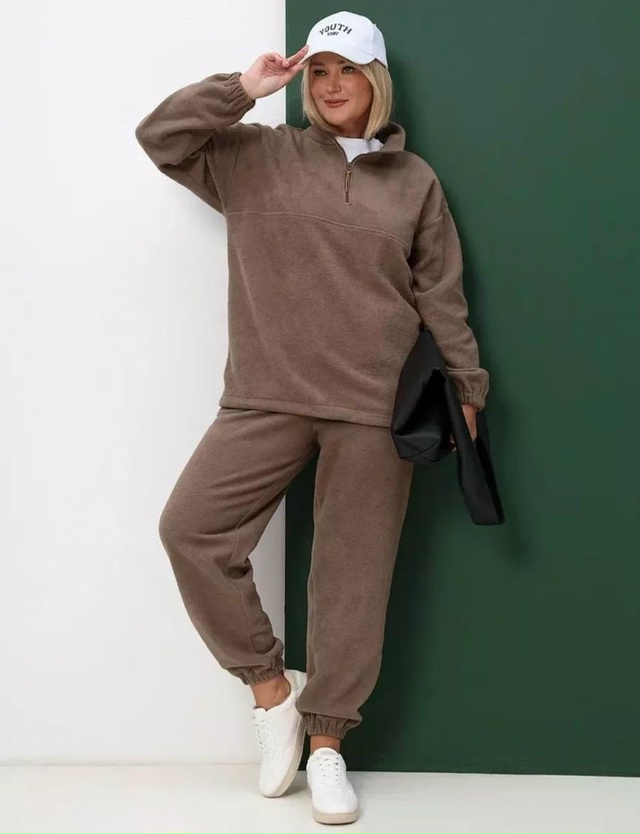 Спортивный костюм 23155294