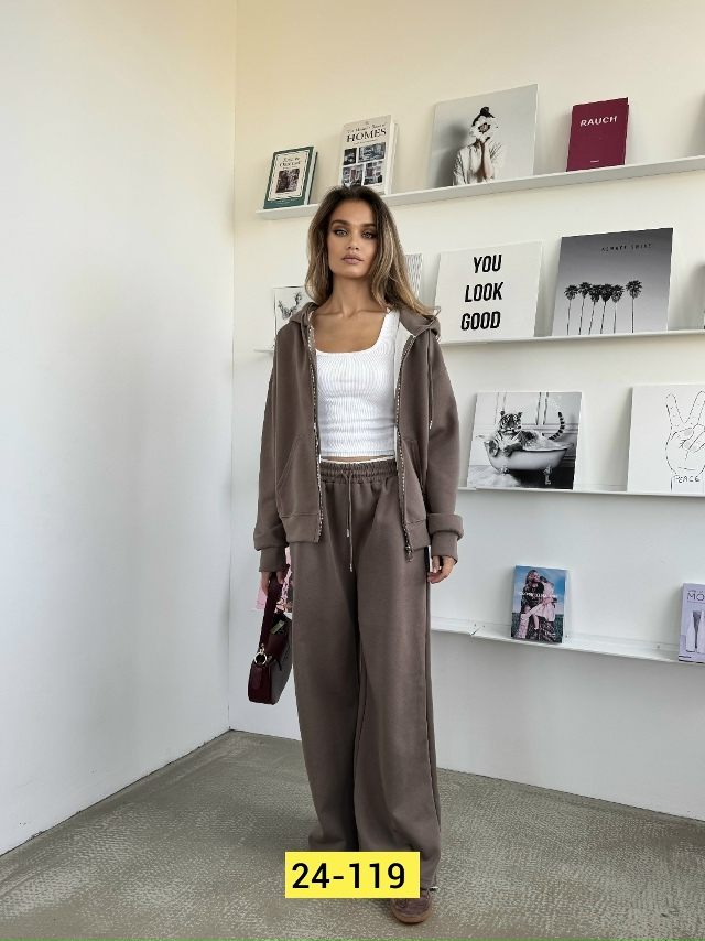 Спортивный костюм 23158278