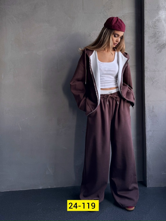 Спортивный костюм 23158278