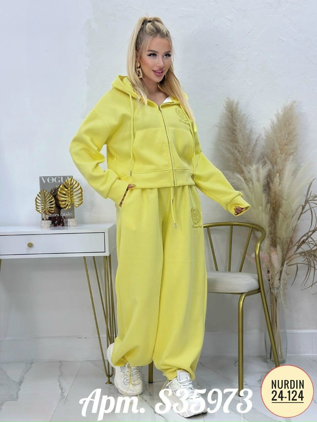 Спортивный костюм 23163396