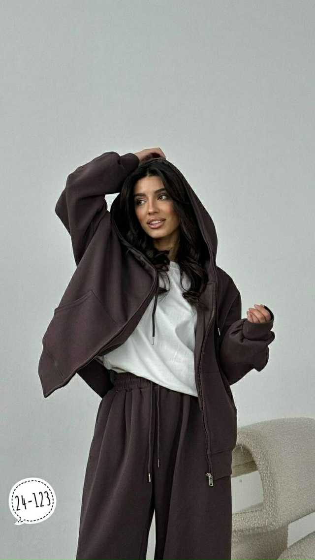 Спортивный костюм 23164377