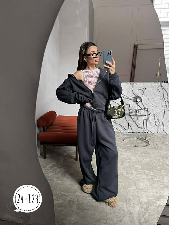 Спортивный костюм 23164377