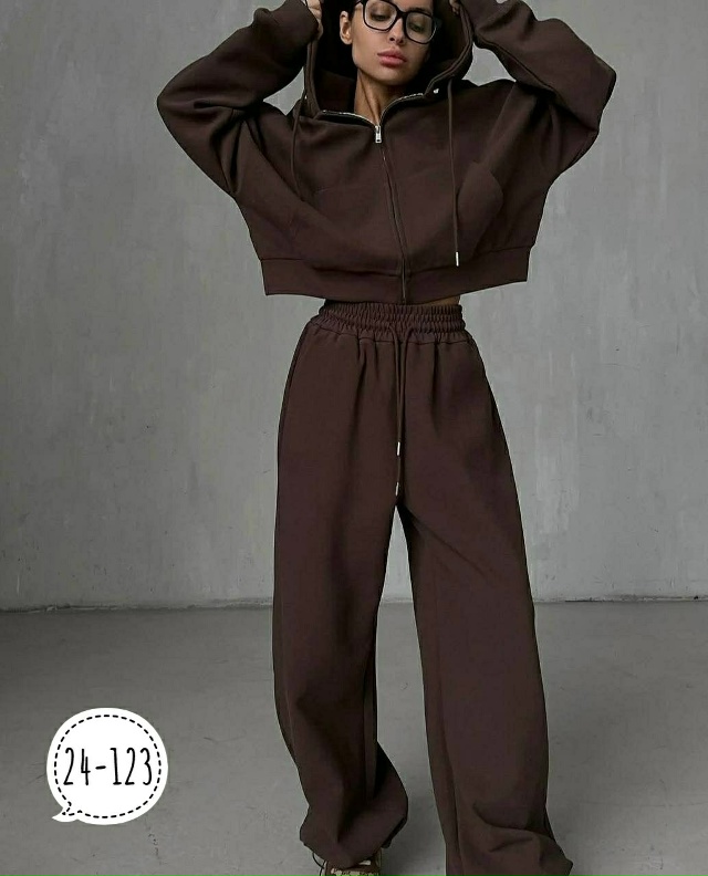 Спортивный костюм 23164377