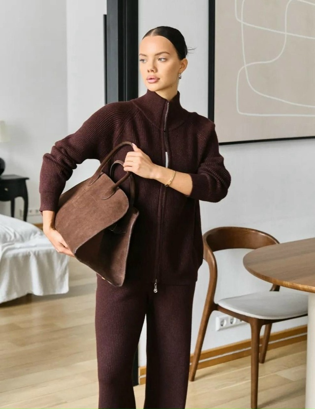 Спортивный костюм 23169059