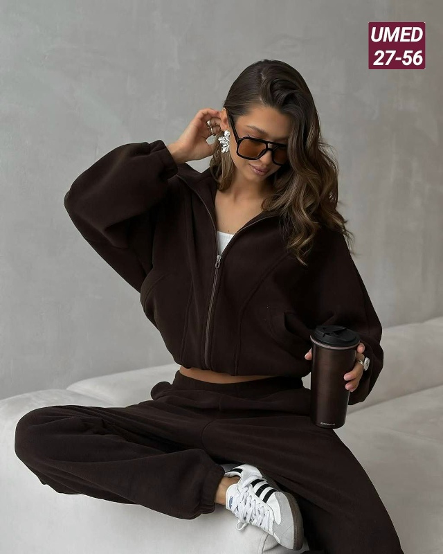 Спортивный костюм 23172887