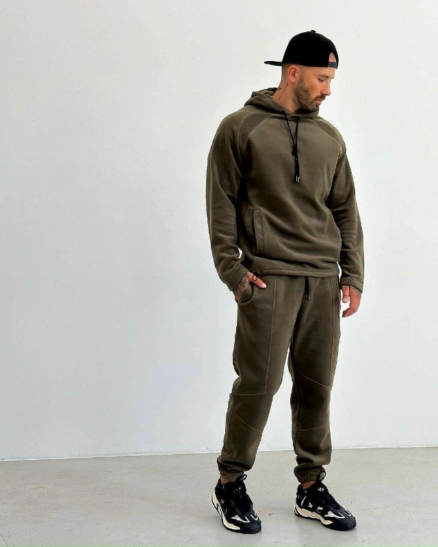 Спортивный костюм 23173391