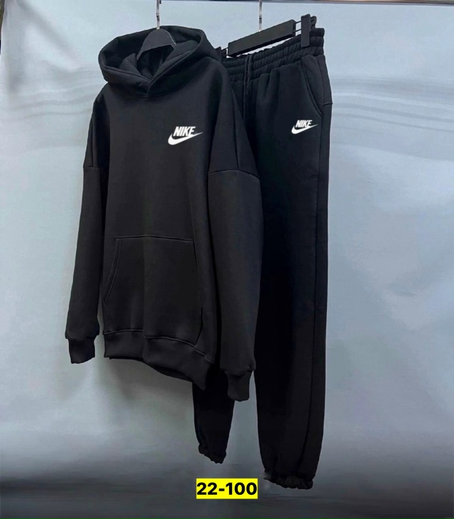 Спортивный костюм 23175343